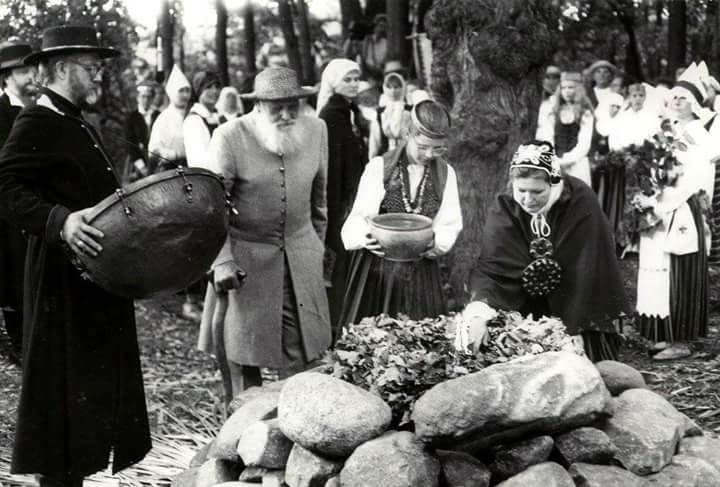 Starptautiskā folkloras festivāls “Baltica’91”. No kreisās Dainis, Stalts, nezināms vīrietis, Julgī Stalte (?), Helmī Stalte.