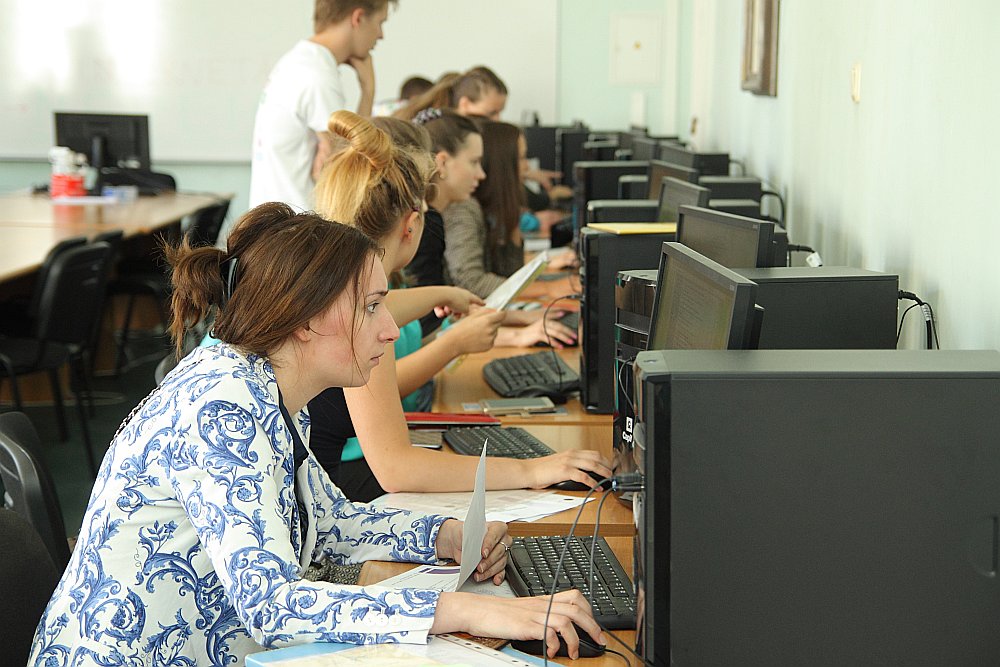 Neatkarīgi no izvēlēto augstskolu, studiju programmu un prioritāšu skaita elektroniskās reģistrācijas maksa ir vienreizēja – 30 eiro. Piesakoties studijām klātienē, katrā augstskolā jāmaksā 30 eiro.