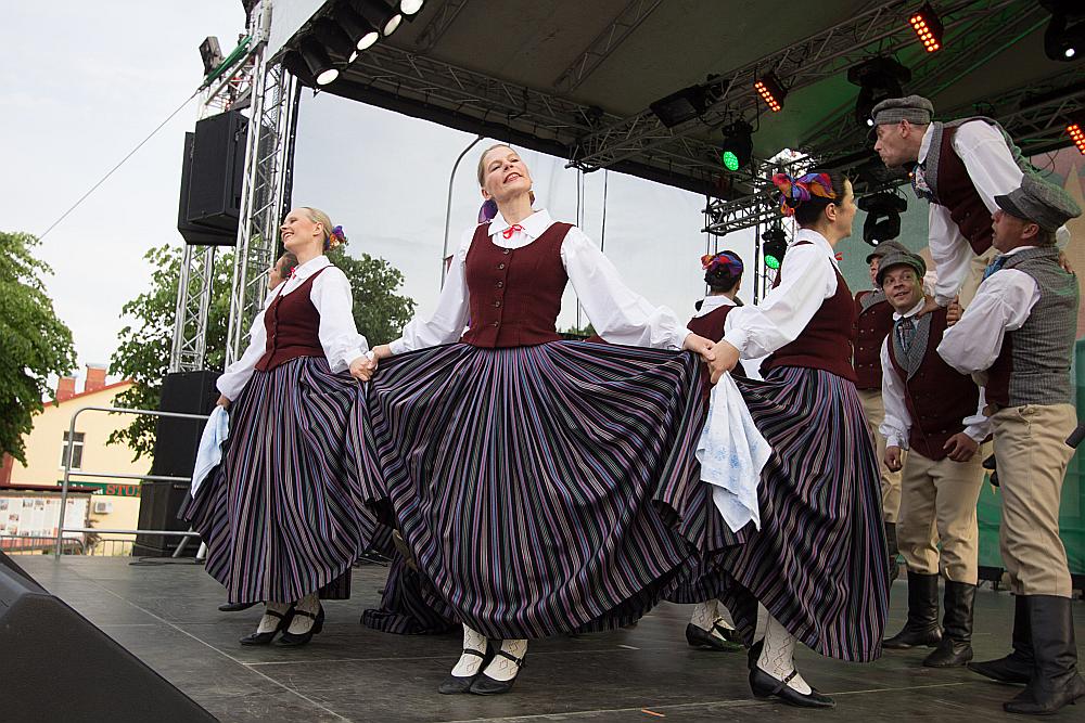 Madonas pilsētas kultūras nama TDA “Vidzeme” uzstājas Madonas pilsētas svētkos.