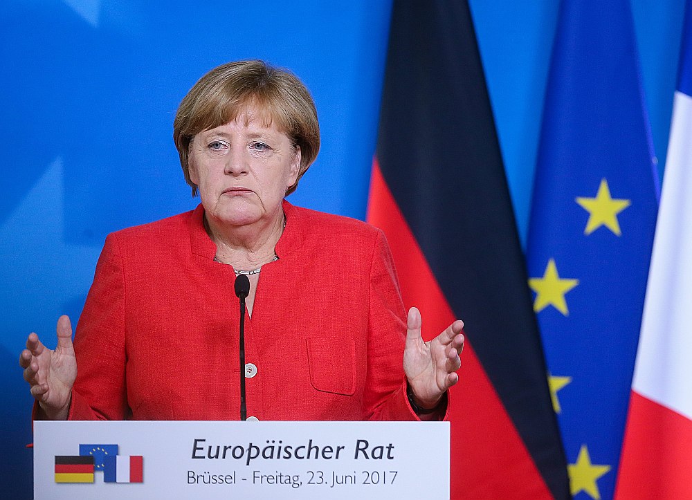 Eiropadomes apspriedē Vācijas kanclere Angela Merkele piesardzīgi apsveica Britānijas premjerministres Terēzas Mejas piedāvājumu par ES pilsoņu tiesībām pēc breksita, sakot, ka tas ir “labs sākums”, bet vēl ir daudz darāmā.