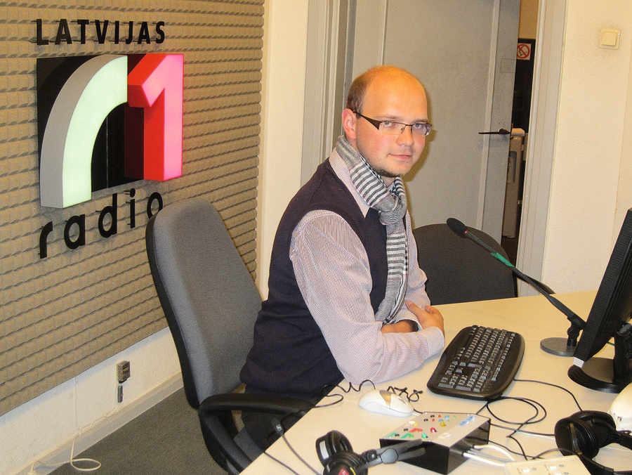 Darbā Latvijas Radio 1 kā raidījuma ”Kolnasāta” vadītājs. Aigars to vairāk uzskata par sabiedrisku pienākumu – iespēju uzrunāt klausītājus un darīt to latgaliski.