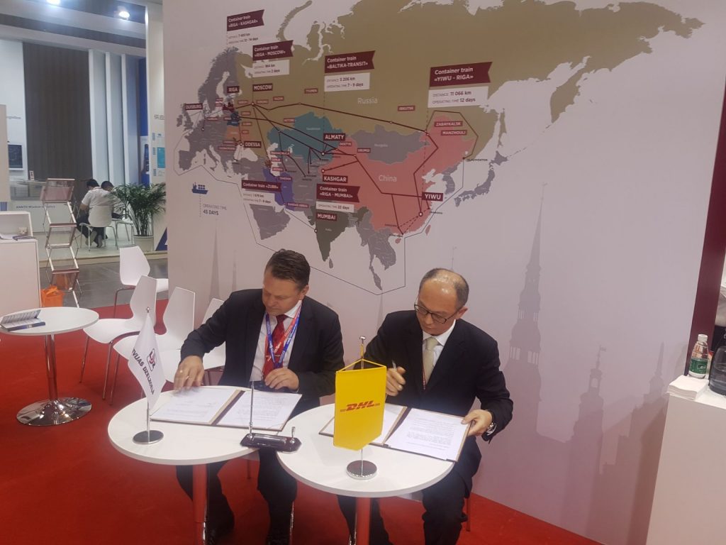 Tiek parakstīts LDZ un DHL memorands