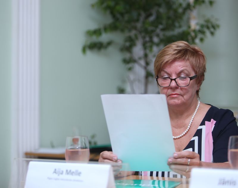 Rīgas Juglas vidusskolas direktore Aija Melle