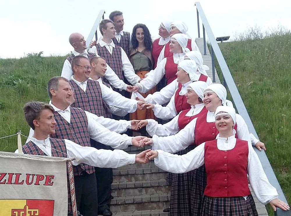 Zilupē iedejojušies jau divi tautas deju kolektīvi.