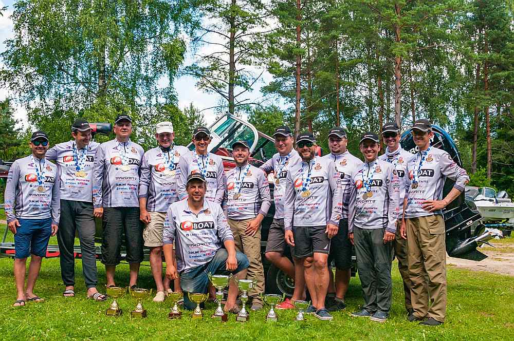 “Eboat Fishing Team” (“EFT”) 1. un 2. komanda.