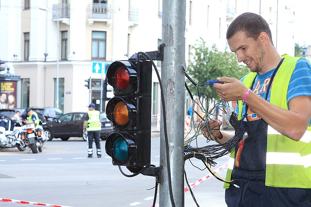 Rīgas domes Satiksmes departamentā atzīst, ka remontdarbi galvaspilsētas ielās iedzīvotājiem rada īslaicīgas neērtības un pauž pateicību, ka lielākoties iedzīvotāji ir izprotoši.