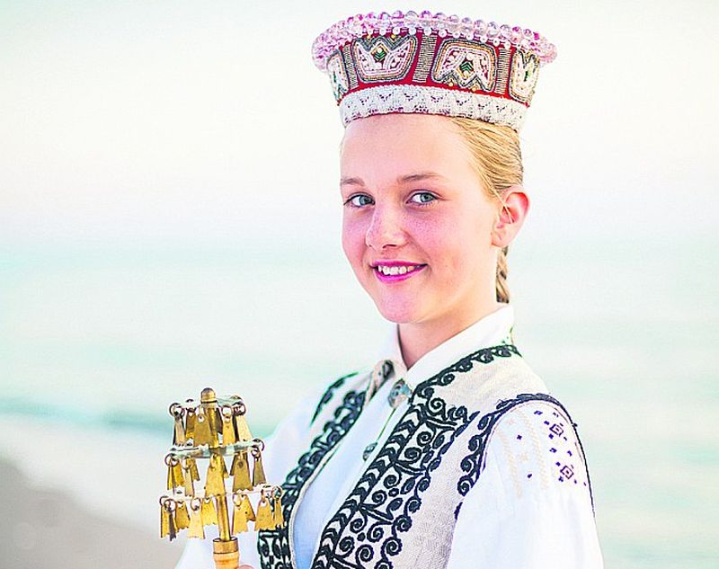 ālākajā Kurzemes pusē – Nīcas novadā – Latvijas valsts simtgades Dziesmu un deju svētkiem pošas pieci kolektīvi. Kā pašvaldība atbalsta Dziesmu un deju svētku tradīcijas uzturēšanu un tālākattīstību? Cik apmierināti ar pašvaldības atbalstu var būt Nīcas novada amatieri?