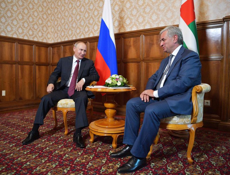 Vladimirs Putins un Rauls Hadžimba