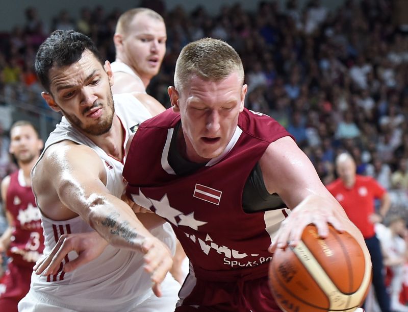 Rolands Šmits (no labās) sevi šovasar piesaka starp Latvijas izlases līderiem.