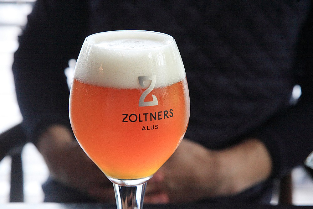 Mazās “Zoltnera” alus darītavas jauda ir 12 tūkstoši litru mēnesī.