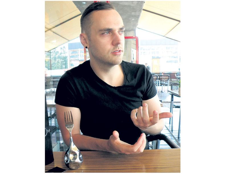 Cilāt šādu dakšiņu pie mutes nav tik vienkārši, jo tās svars ir aptuveni 1,3 kg – norāda tās izveidotājs Nauris Cinovics.
