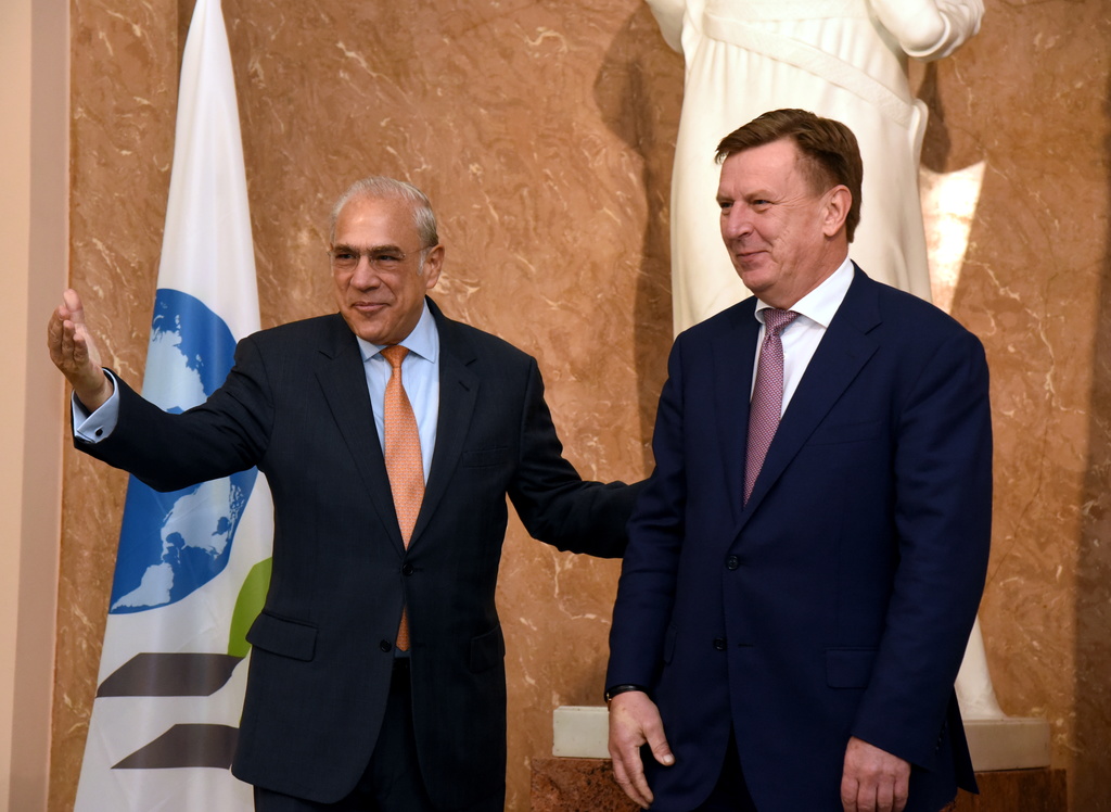 Ministru prezidents Māris Kučinskis (no labās) un OECD ģenerālsekretārs Anhels Gurijs tikšanās laikā Ministru kabinetā.