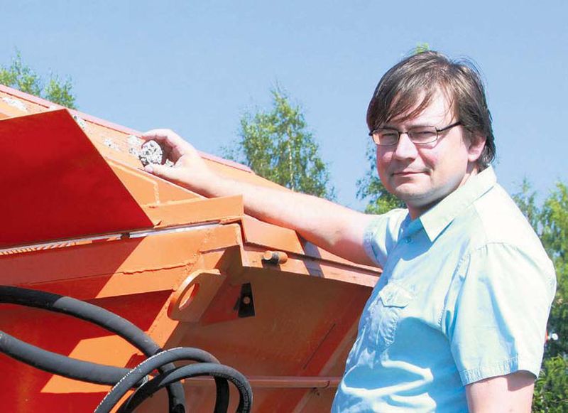 Mežu pētnieks Andis Lazdiņš: “Mūsu agregāts ir domāts samitrinātu (cietinātu) pelnu izkaisīšanai, sausos neesam plānojuši izmantot, lai gan esam izmēģinājuši.”