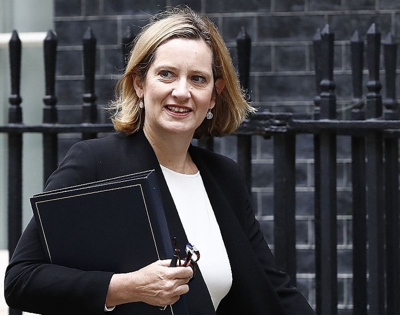 Britānijas iekšlietu ministres Amberas Rūdas izstrādātajā plānā ieteikts atzīt pasi kā vienīgo derīgo ES pilsoņu ceļošanas dokumentu un ieviest daudz stingrākus nosacījumus eiropiešu ģimenes locekļiem – partneriem, bērniem līdz 18 gadiem un apgādājamiem pieaugušajiem.