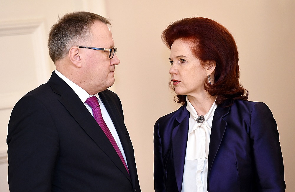 Solvita Āboltiņa uzreiz pēc Ašeradena atgriešanās Saeimā plāno pamest “Vienotības” frakcijas vadītājas amatu, bet vēl kādu laiku darboties ierindas deputāta statusā, lai gada beigās pārietu darbā ārlietu dienestā.