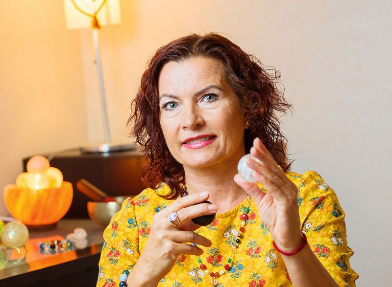 Ilze Krūma: “Bērns piedzimst un vispirms ievelk elpu, tikai pēc tam ir pirmais kliedziens. Arī nomirstot cilvēks izdveš pēdējo elpu. Tāpēc tik svarīgs ir apzinātās elpošanas mirklis, tas ir viens no intuīcijas iegūšanas veidiem.”