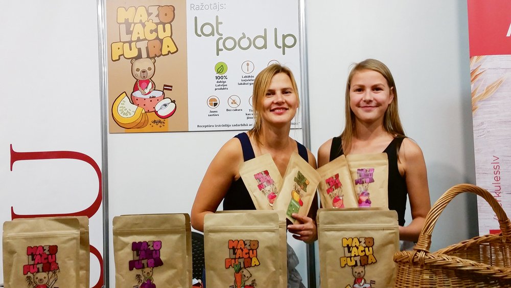 Laura Prūse (no kreisās) un viņas meita Renāte Treimane.