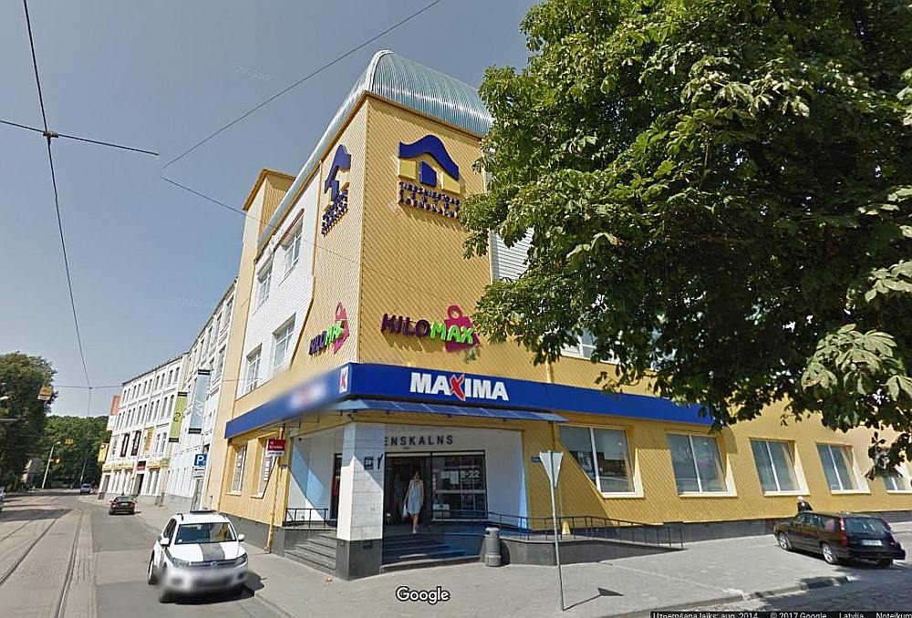 Svētdien Ievu Branti, iepērkoties veikalā “Maxima” Rīgā, Pilsoņu ielā, kasiere uzrunāja krievu valodā. Uz prasību apkalpot valsts valodā pārdevēja attrauca, ka runās, kā grib.