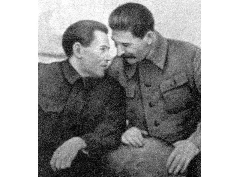 N. Ježovs un Staļins.