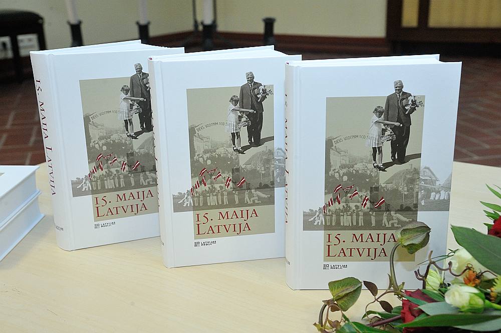 Izdevumā ir deviņas nodaļas, kurās akadēmiskais lūkots savienot un līdzsvarot ar populāru, ikvienam lasītājam viegli uztveramu vēstures stāstu.