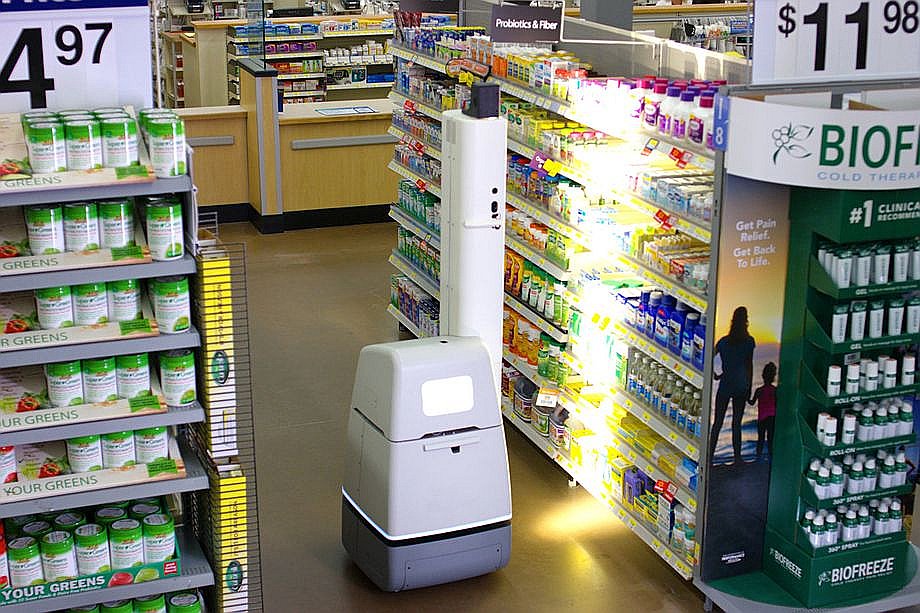 “Walmart” plauktu skenēšanas robots ir apmēram 60 centimetrus augsts ar īpašu izbīdāmu torni, uz kura izvietotas gaismas un sensori.