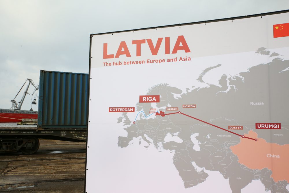 Kravas vilciena „Urumči-Altinkola-Rīga-Roterdama” sagaidīšana Rīgas ostā.