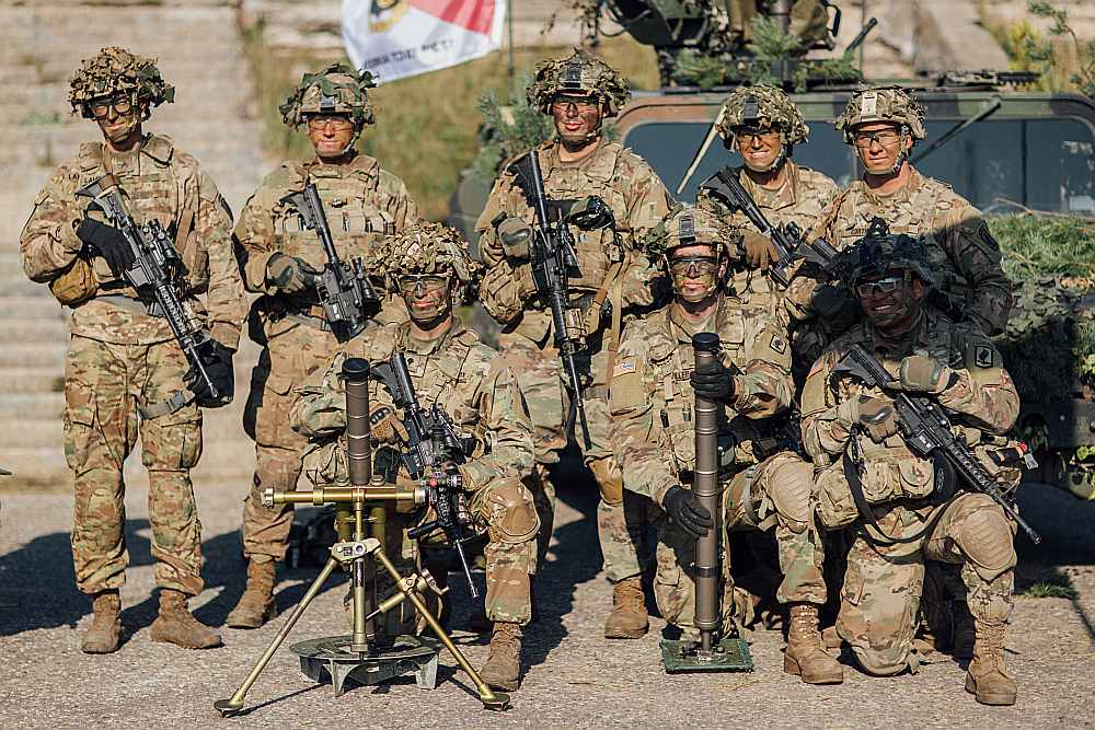 NATO spēku karavīri mācībās Ādažu poligonā šā gada oktobrī.