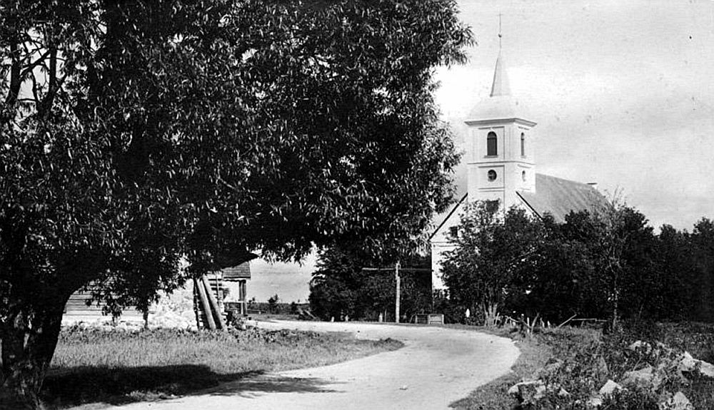 Lazdonas baznīca 20. gs. sākumā.