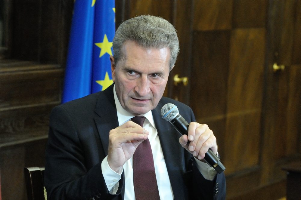 ES budžeta komisārs Ginters Etingers: “Jā, budžets būs jāapgriež, taču mūsu stingra apņemšanās ir neievainot nevienu no ES politikas instrumentiem nākotnē.”