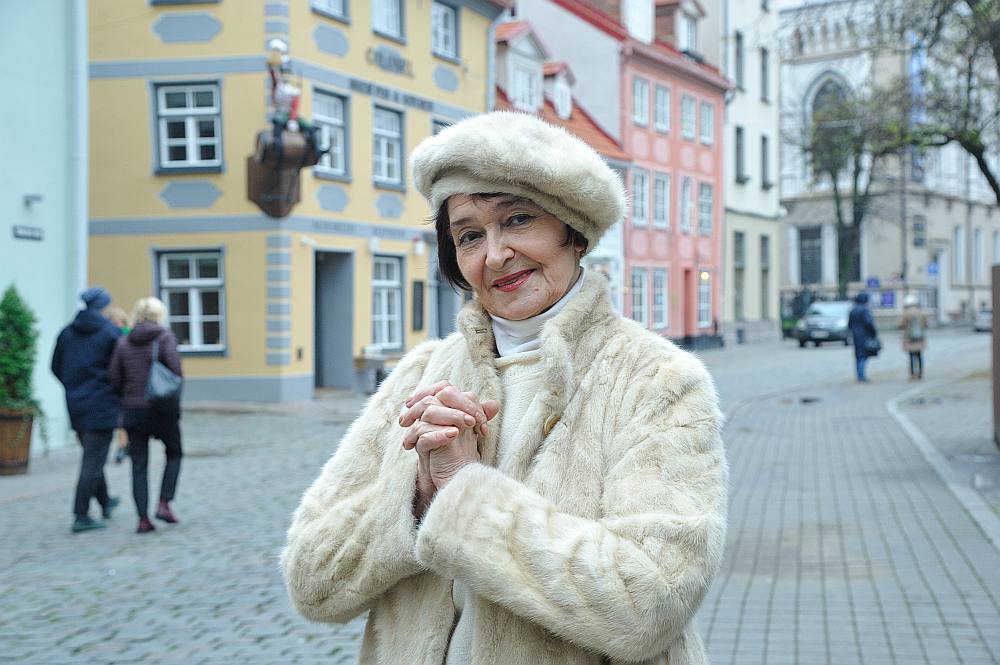 Ņina Ņeznamova