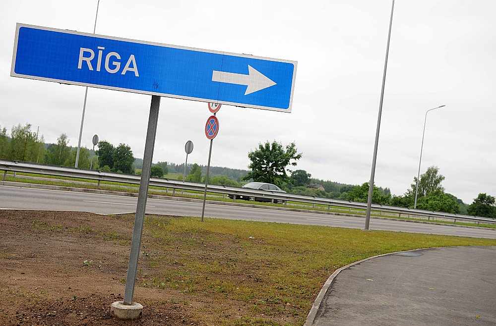Ja pašvaldības sāks iekasēt naudu par iebraukšanu pilsētā, autobraucējiem ceļš uz un no Rīgas kļūs krietni sarežģītāks un arī dārgāks.