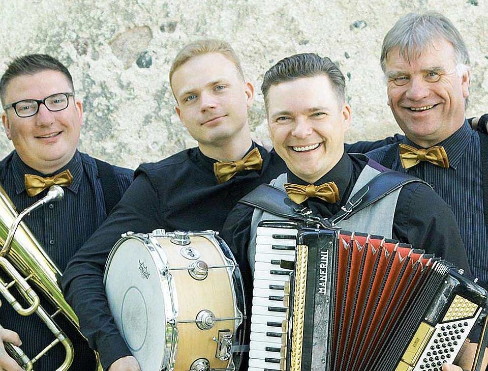 Bildē no kreisās: Rolands Stucers, Kristers Hartmanis, Artis Šimpermanis un Guntis Stucers.