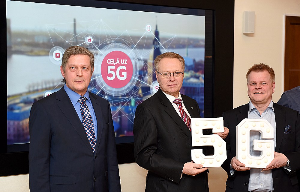 RTU Elektronikas un telekomunikāciju fakultātes dekāns Jurģis Poriņš (no kreisās), LMT prezidents Juris Binde un “Nokia 5G” programmas vadītājs Kai Sahala šā gada sākumā paziņoja par sadarbību 5G ieviešanā.