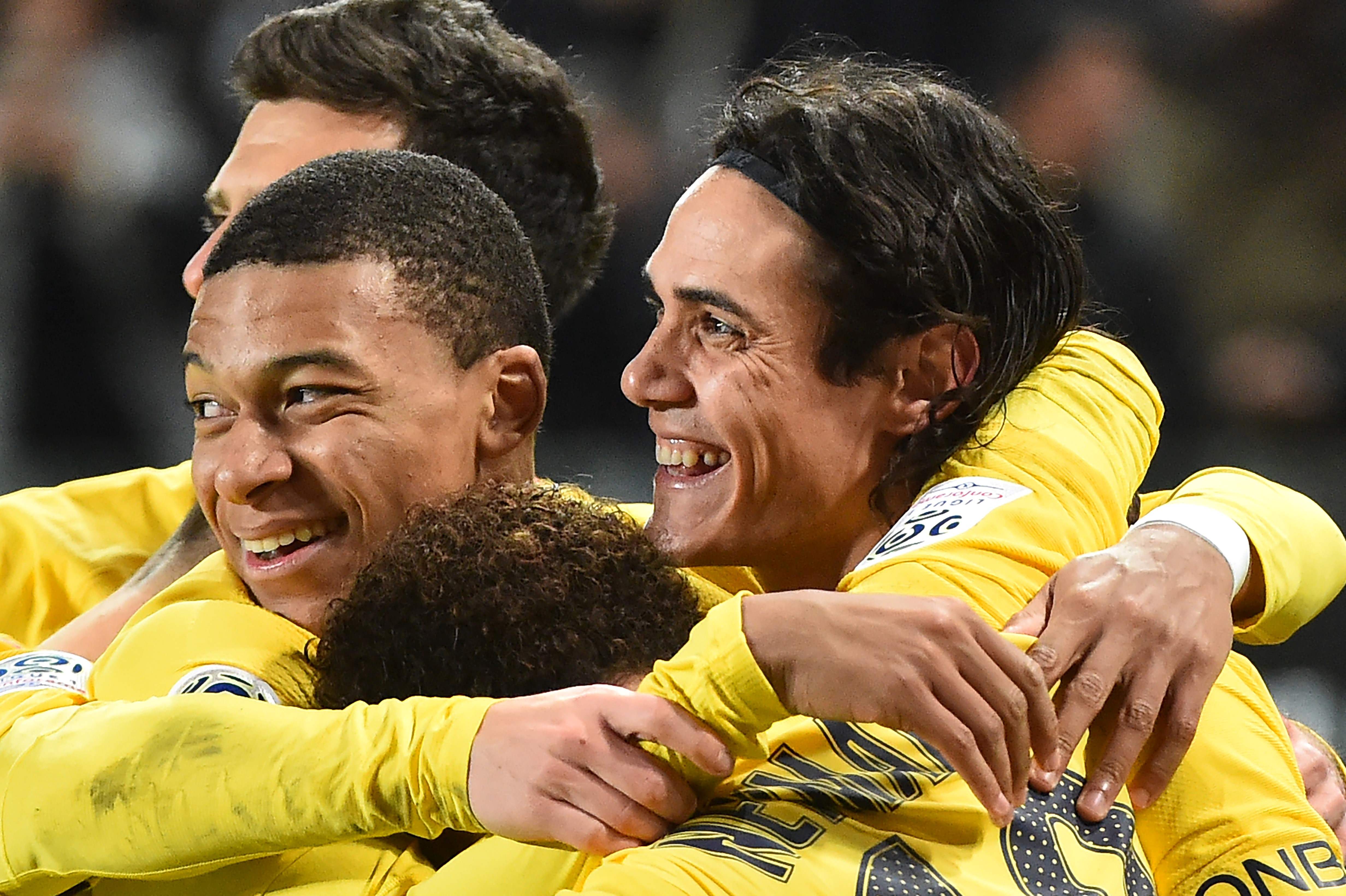 “PSG” spēlētāji svin vārtu guvumu.