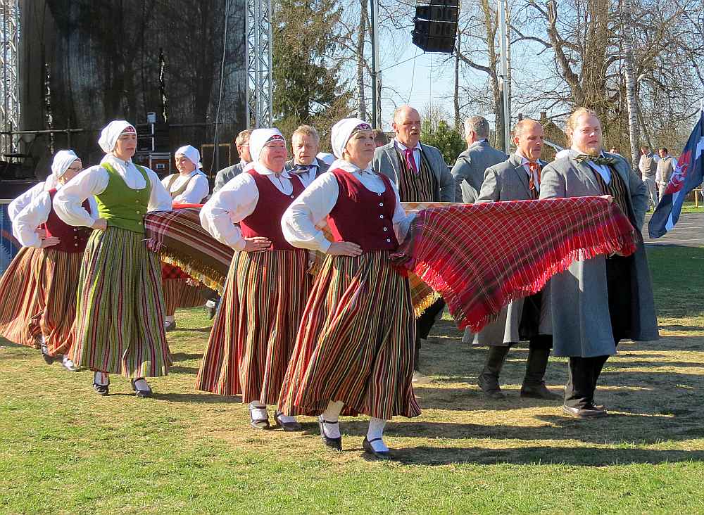 Viļānu kultūras nama senioru deju kopa “Kūmas” nākamvasar piedalīsies savos pirmajos Vispārējos dziesmu un deju svētkos.