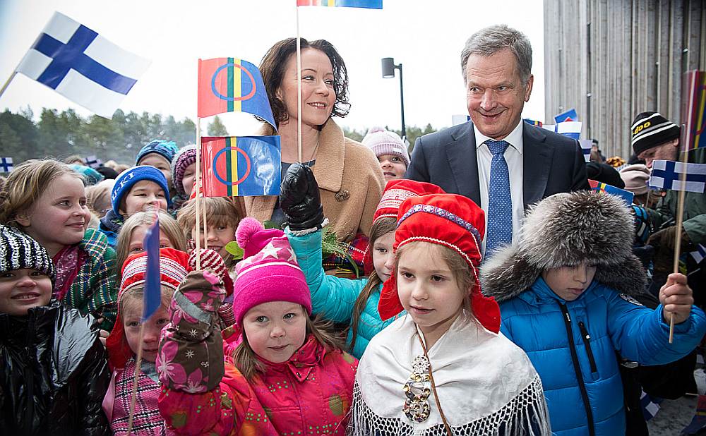 Viens no Somijas simtgades svinību notikumiem – Somijas Republikas prezidenta Sauli Nīnistes (Sauli Niinistö) un Jenni Haukio kundzes ciemošanās Inari skolā, Lapzemē.