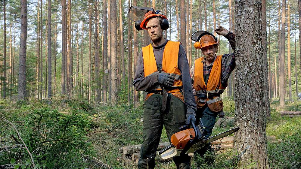 Kadrs no Ivara Zviedra filmas “Zāģeri”.