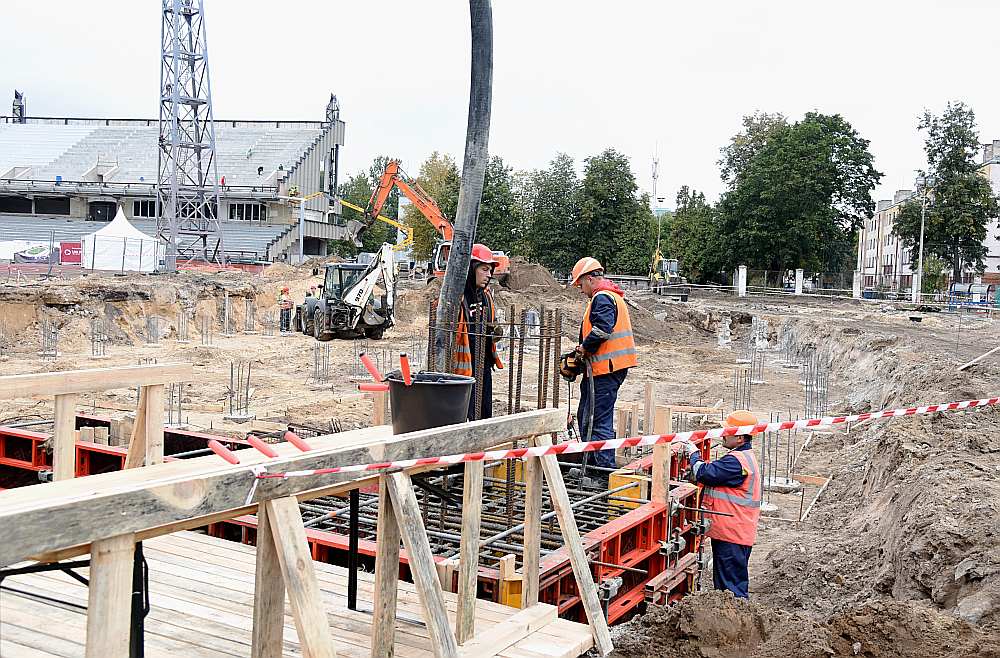 Daugavas stadiona rekonstrukcijas darbi tika sākti šoruden, patlaban tiek apsvērts, ka stadionā notiktu nākamo Skolu jaunatnes dziesmu un deju svētku gan deju, gan arī koru lielkoncerts.
