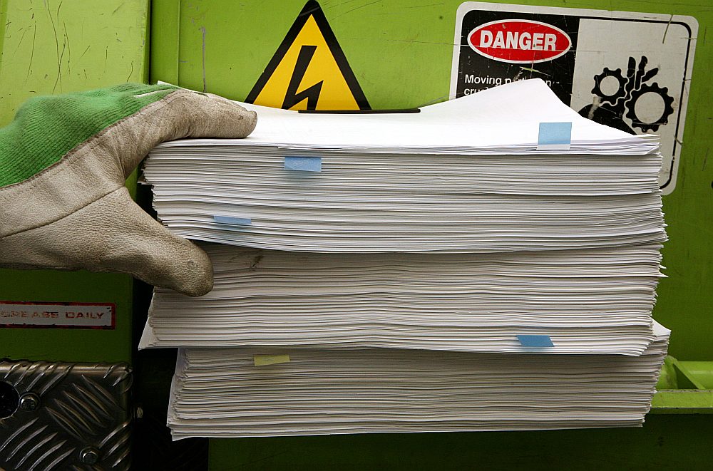 Valsts kanceleja piedāvā samazināt regulāri sniedzamo informatīvo ziņojumu pārskatu (pašlaik valsts iestādēm regulāri jāsniedz 62 informatīvie ziņojumi, no kuriem vismaz septiņi atzīti par nelietderīgiem).
