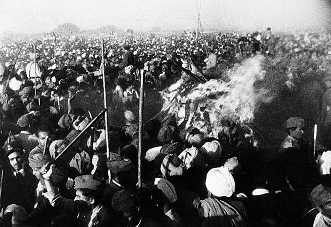 Mahatmas Gandija bēru sārts.