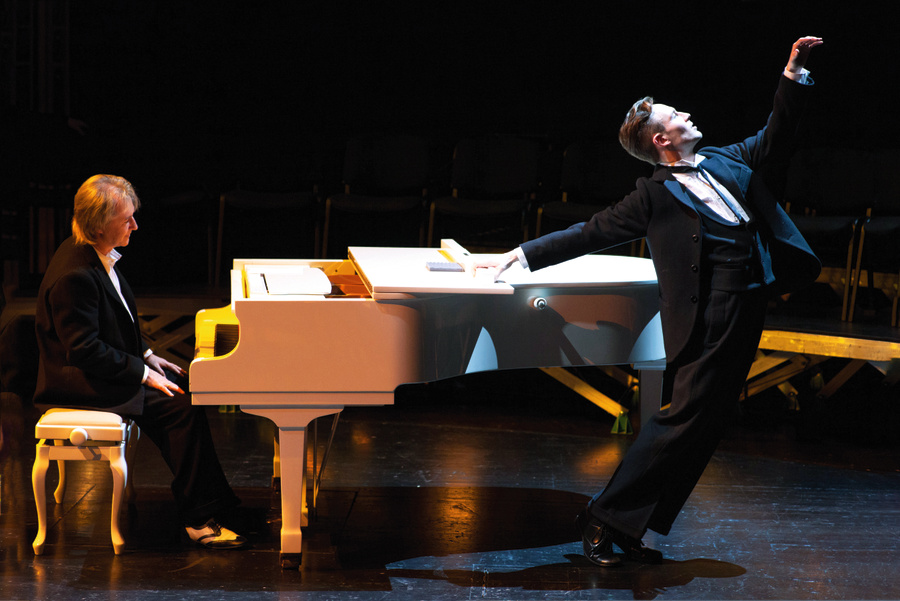 Pianists un Stāstnieks.