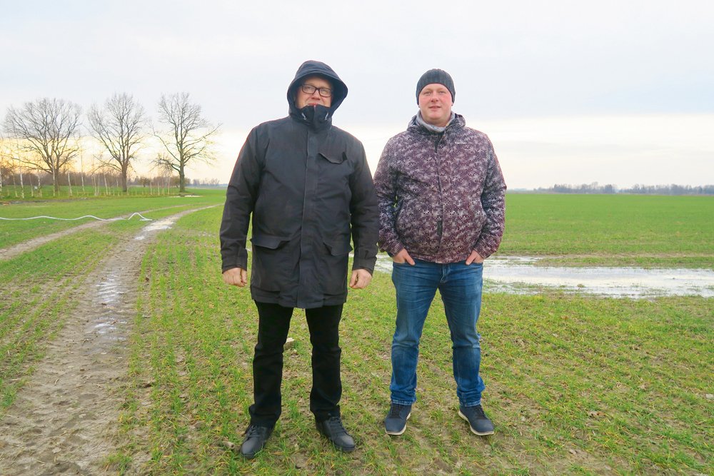 Gundars Liepa (no kreisās) un Ermīns Liepa aicina Latvijas valsti Eiropas Komisijā cīnīties par auzu audzēšanu kā zaļināšanas pasākumu.