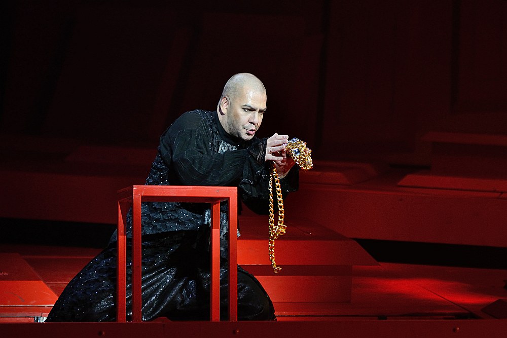 Igaunijas Nacionālās operas viesizrāžu programmā 1. martā Rīgā varēs redzēt arī operas “Kardijaks” izrādi somu režisora Vilpu Kiljunena režijā. Savukārt Latvija Tallinā rādīs baletu “Šeherezāde un viņas stāsti” Leo Mujica horeogrāfijā un Dž. Verdi operu “Nabuko”.