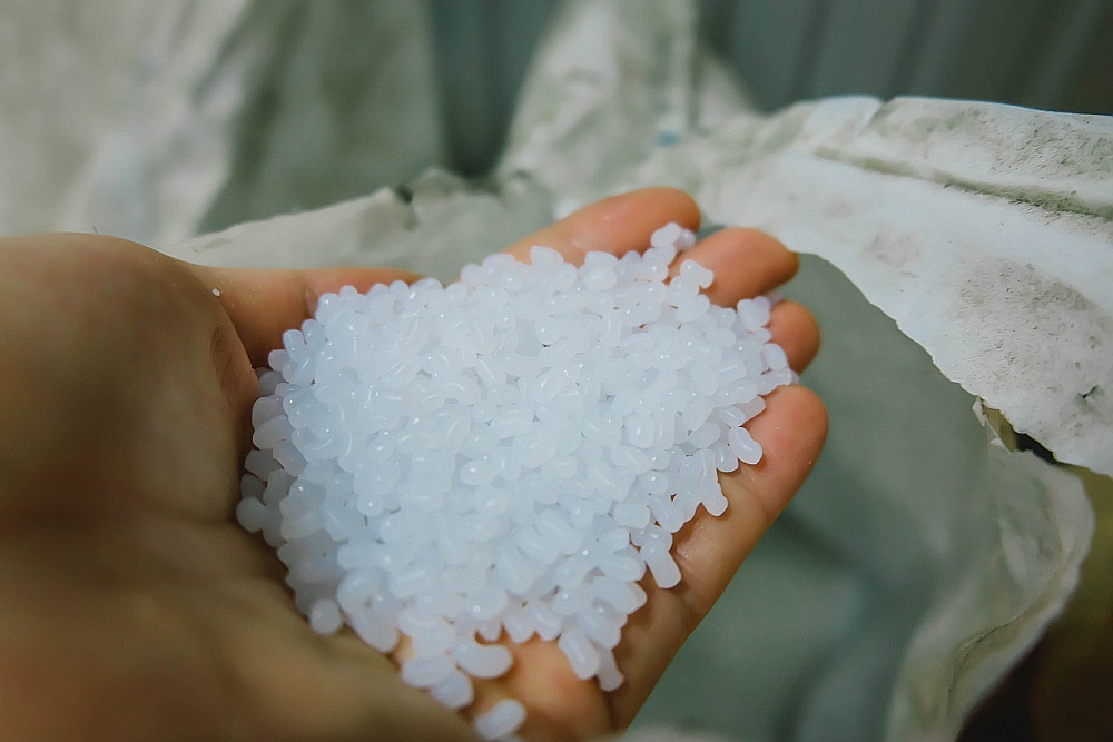 Plānotās rūpnīcas produkcija būs polietilēna granulas, no kurām var izgatavot plēves un arī citus plastmasas izstrādājumus.