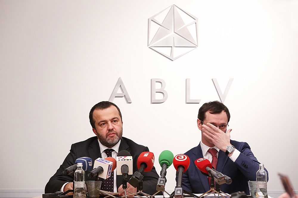 “ABLV Bank” valdes priekšsēdētājs Ernests Bernis (no kreisās) un “ABLV Bank” valdes priekšsēdētāja vietnieks Vadims Reinfelds