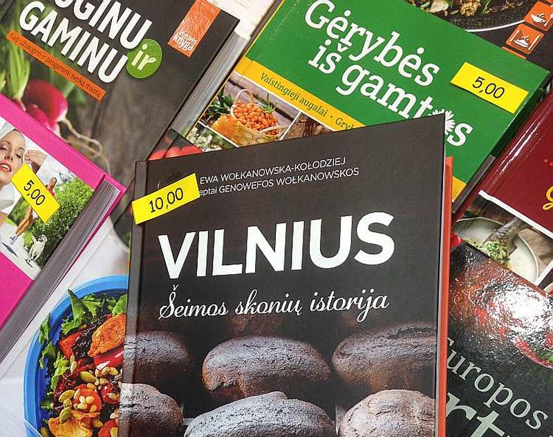 Daļa no daudzveidīgā grāmatu klāsta Viļņas Grāmatu tirgū.
