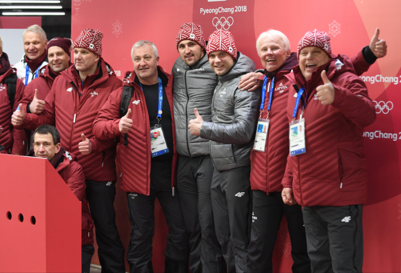 Oskars Melbārdis, Jānis Strenga ar Latvijas Bobsleja un skeletona federācijas vadību un treneru korpusu.