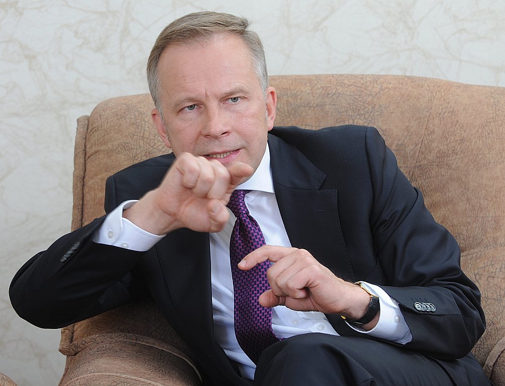 Latvijas Bankas prezidents Ilmārs Rimšēvičs savu aizturēšanu, ko veicis KNAB, uzskata par nelikumīgu.