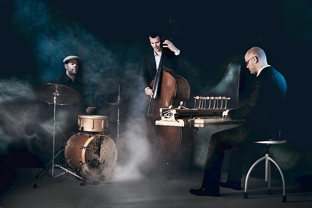 Šveiciešu trio “VEIN” radītie oriģināldarbi izcēlās ar gaumes izjūtu un emociju kontrastiem.