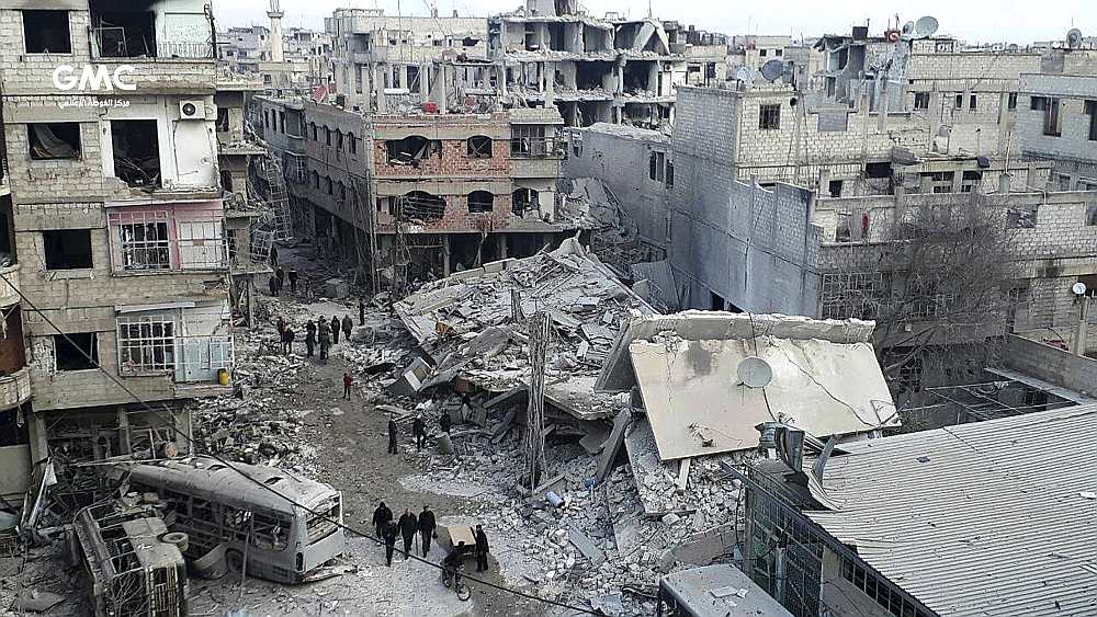 Situāciju Damaskas austrumu piepilsētā Goutā, ko intensīvi bombardē Sīrijas režīma aviācija, ANO ģenerālsekretārs Antoniu Guterešs nodēvējis par “elli zemes virsū, kur kara noziegumi notiek katru dienu”.